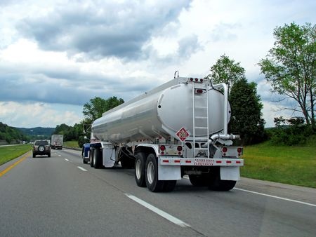 How to share the road with large trucks - Spivey Law Firm, Personal Injury Attorneys, P.A.