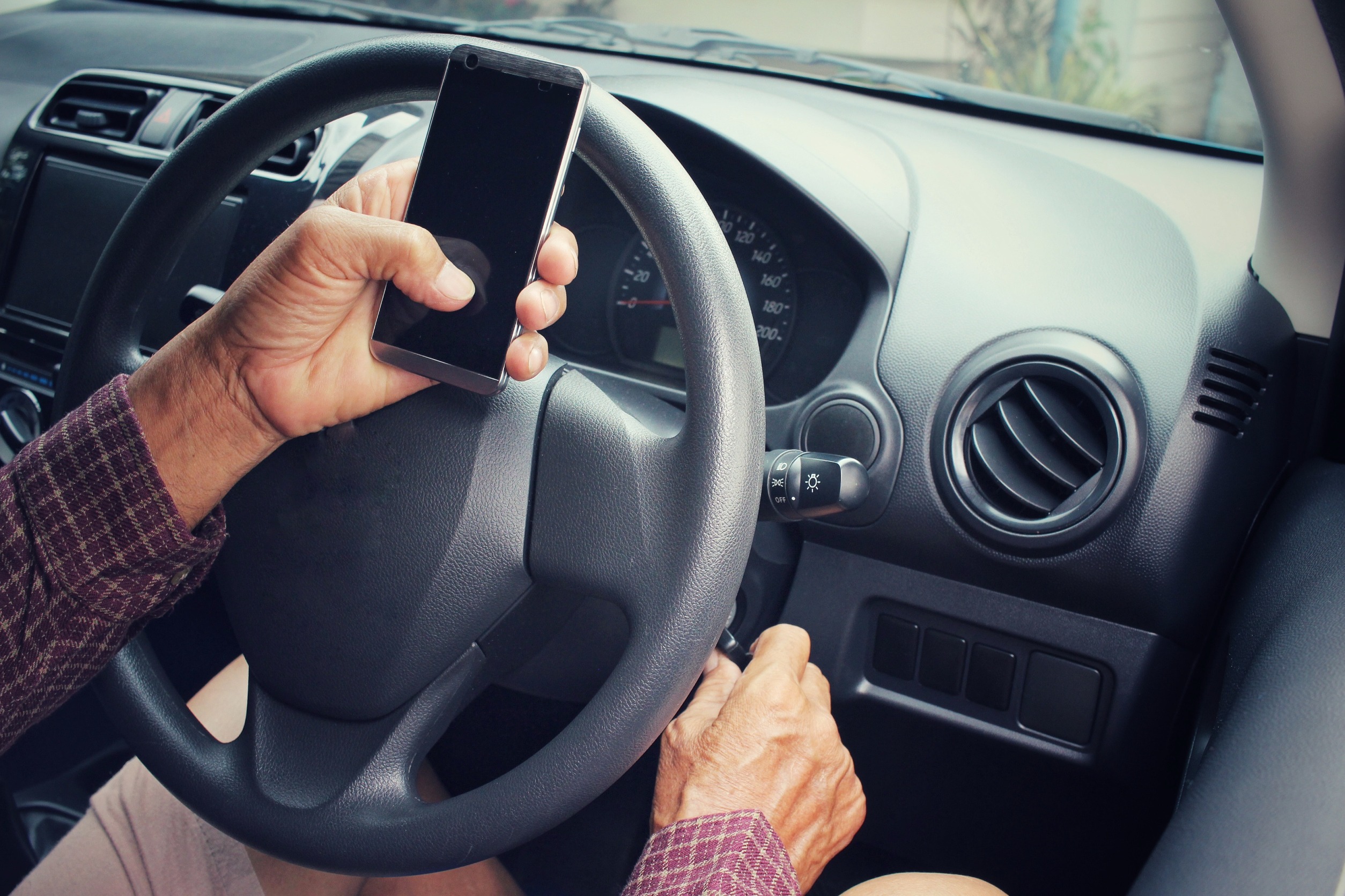Cell phone use is still affecting traffic accidents